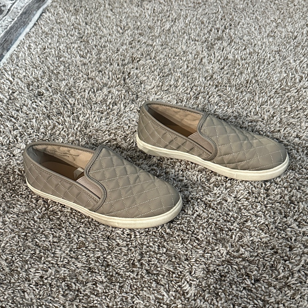 Women's Quilted Slip-On Shoes - Tan